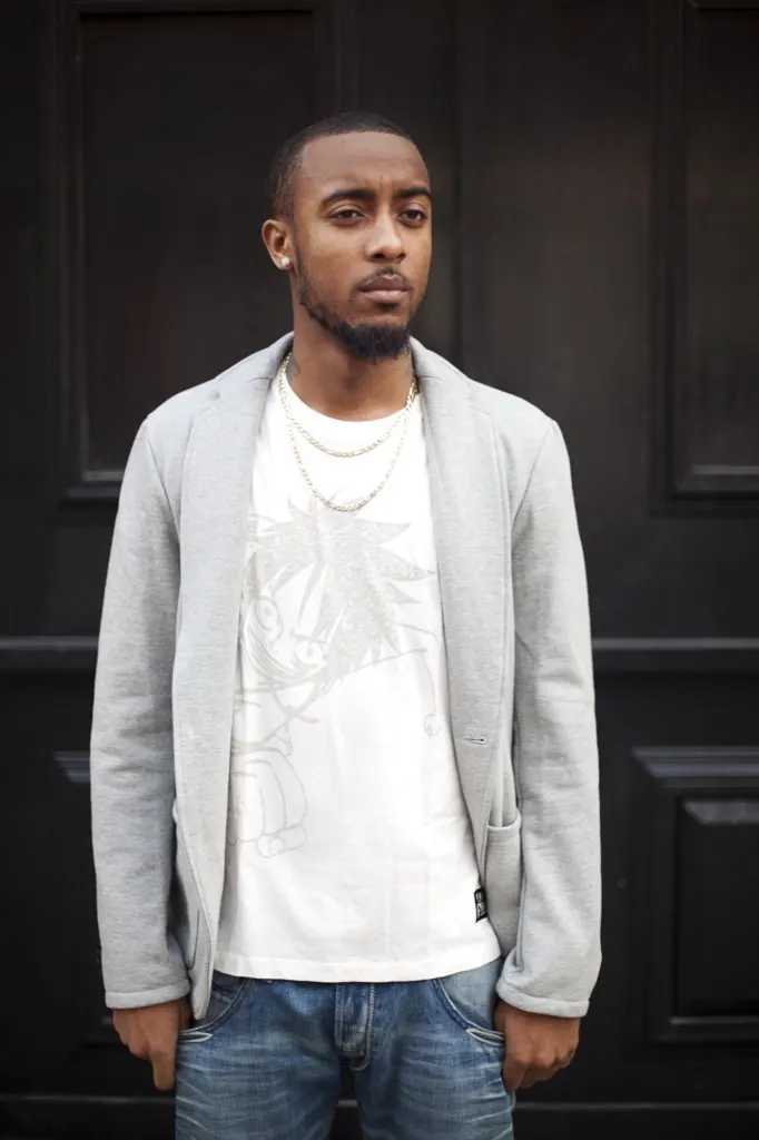 Uniqlo: Uniqlooks — commercial, fashion and portrait photograph in London, UK, frame 20 of 49.